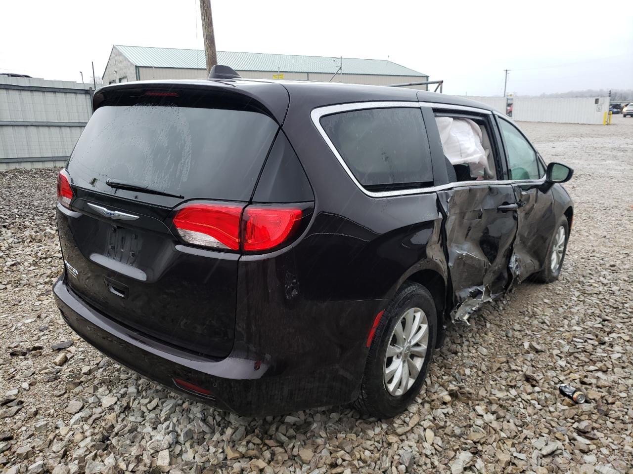 Photo 4 from auction – 2017 CHRYSLER PACIFICA T with VIN 2C4RC1DG1HR529504