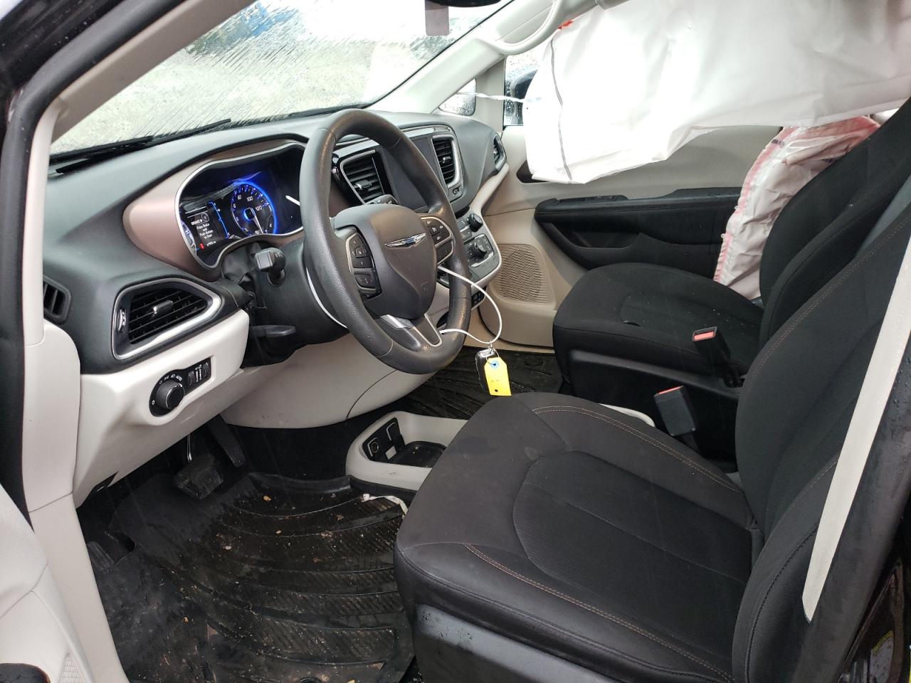 Photo 5 from auction – 2017 CHRYSLER PACIFICA T with VIN 2C4RC1DG1HR529504