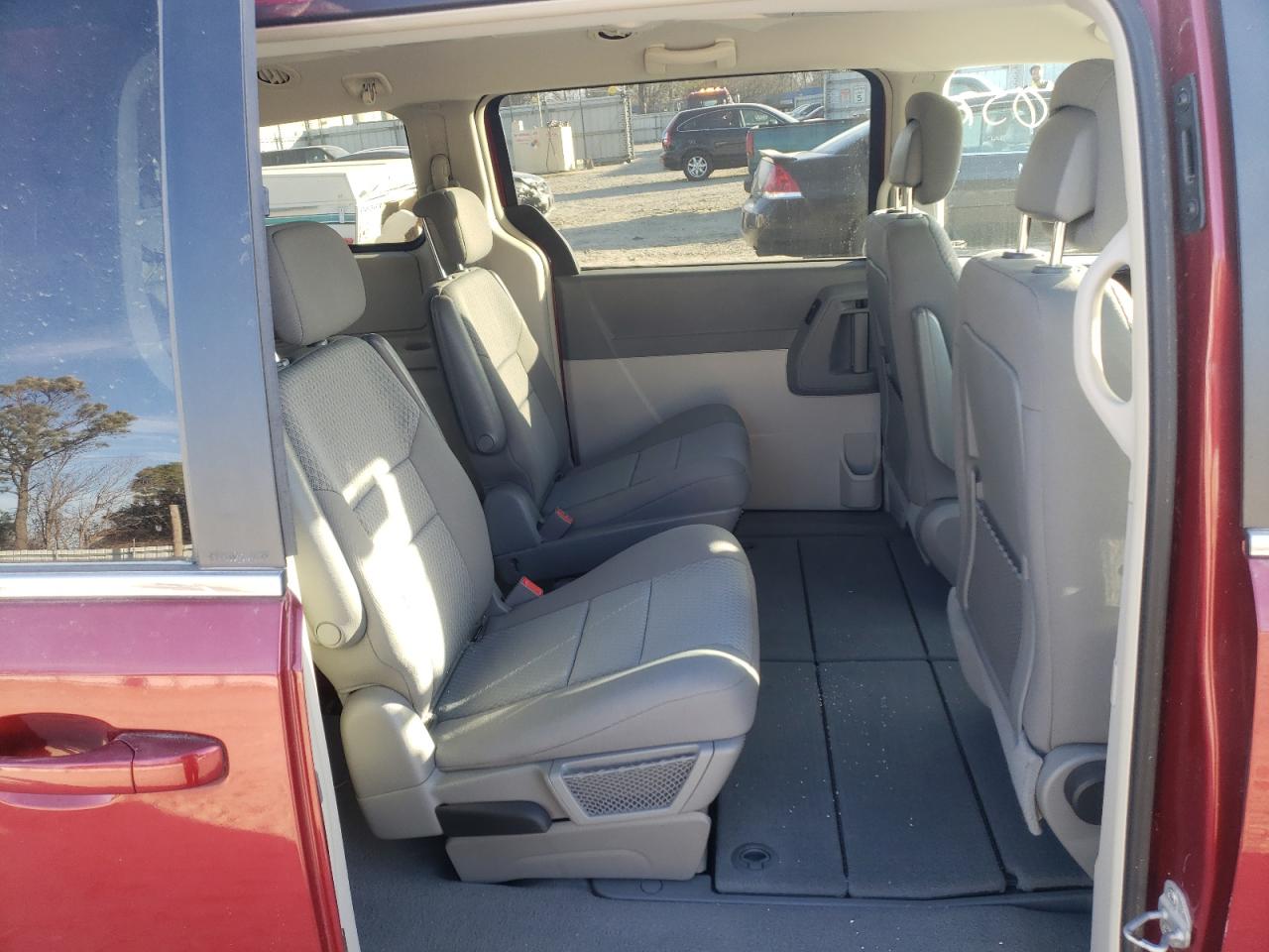 Photo 6 from auction – 2010 CHRYSLER TOWN & COU with VIN 2A4RR5D16AR428220