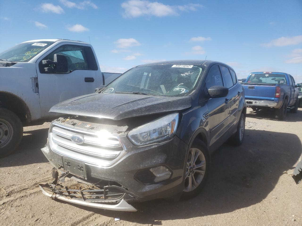 Photo 2 from auction – 2017 FORD ESCAPE SE with VIN 1FMCU9GD6HUB52931