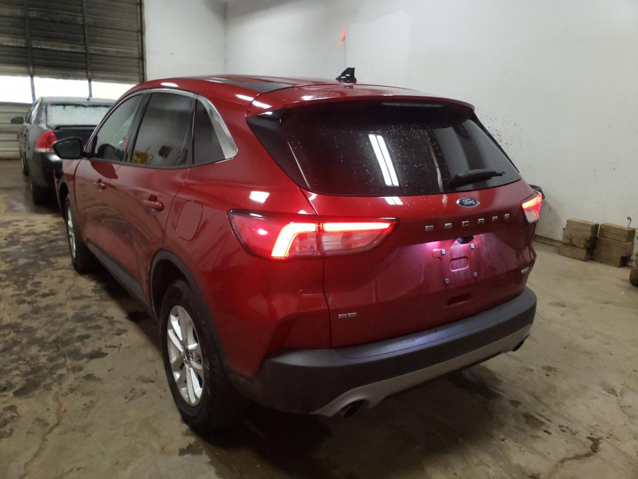 Photo 3 from auction – 2020 FORD ESCAPE SE with VIN 1FMCU9G64LUA83621