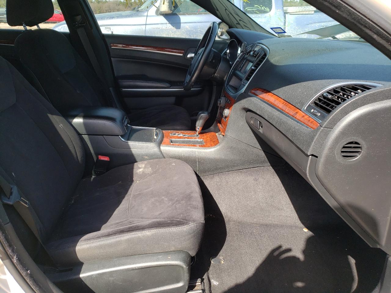 Photo 5 from auction – 2012 CHRYSLER 300 with VIN 2C3CCAAG2CH104452