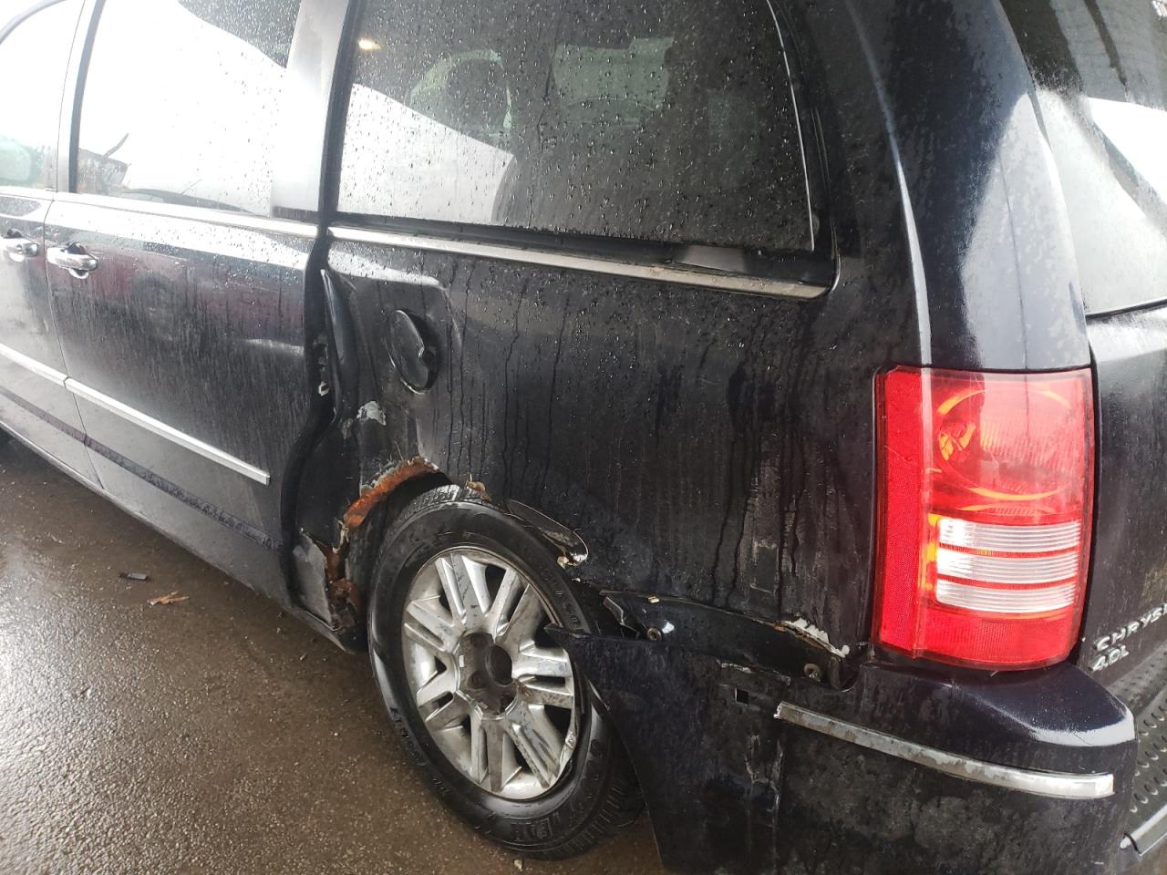 Photo 9 from auction – 2010 CHRYSLER TOWN & COU with VIN 2A4RR6DX0AR480419