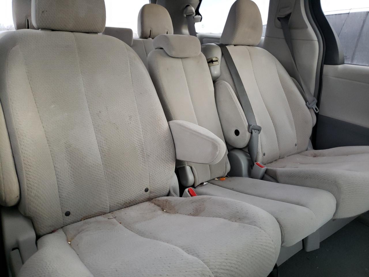 Photo 6 from auction – 2012 TOYOTA SIENNA BAS with VIN 5TDKA3DC5CS015414