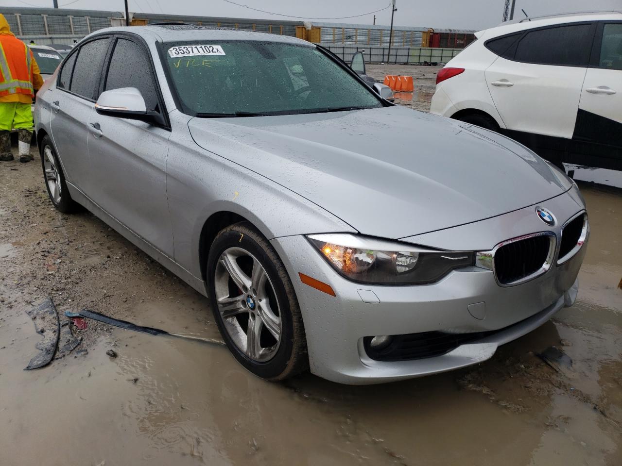 BMW 328 I 2013 with VIN WBA3A5G54DNP23381 - Photo from auction
