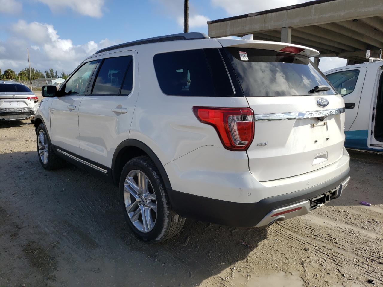 Foto 3 de la subasta – 2017 FORD EXPLORER X con VIN 1FM5K8D82HGB25949