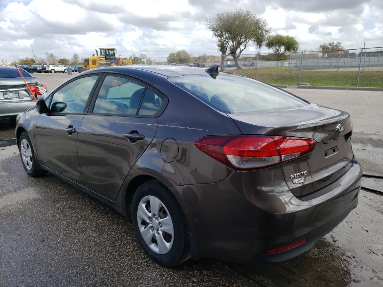 Photo 3 from auction – 2017 KIA FORTE LX with VIN 3KPFK4A72HE136558