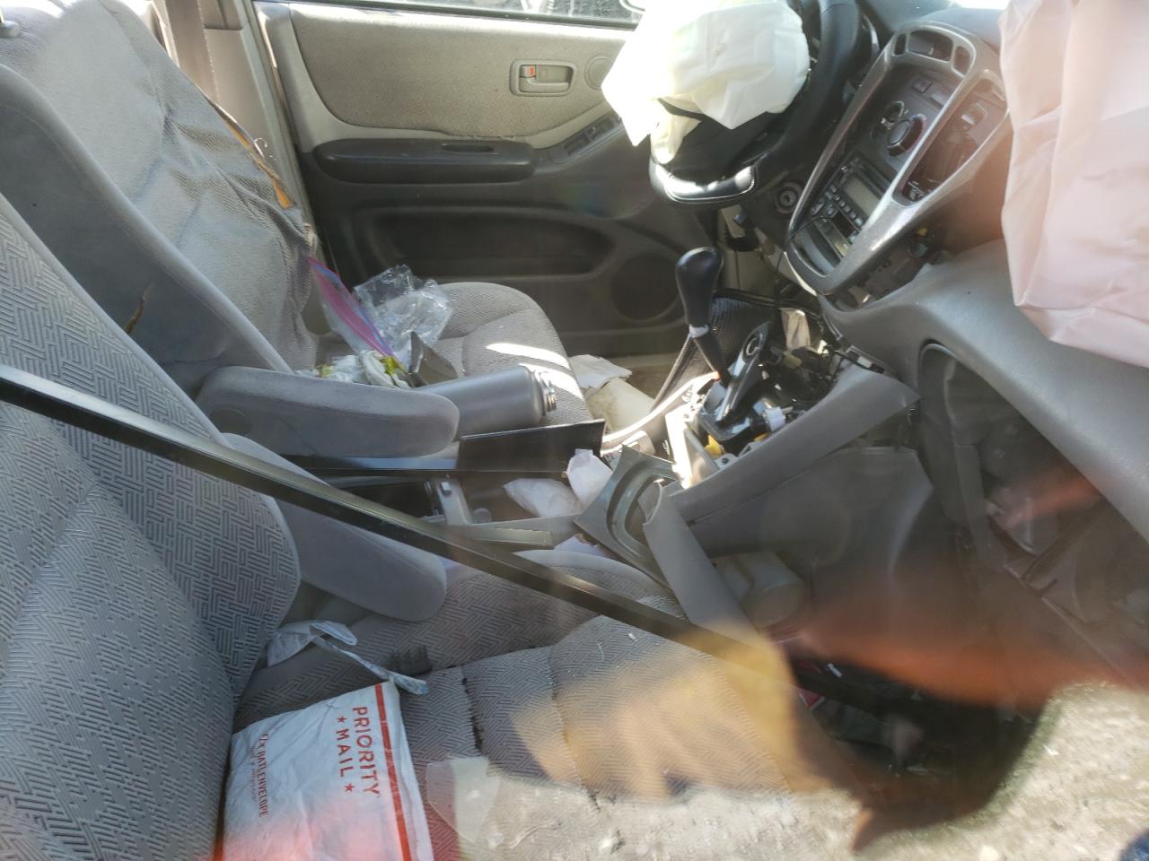 Photo 5 from auction – 2002 TOYOTA HIGHLANDER with VIN JTEGF21A020050766