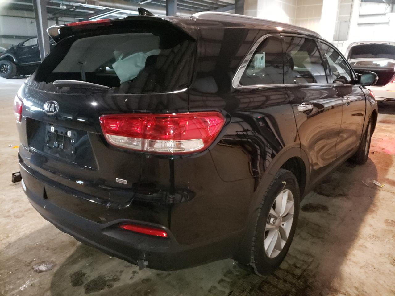 Photo 4 from auction – 2018 KIA SORENTO LX with VIN 5XYPGDA39JG348255