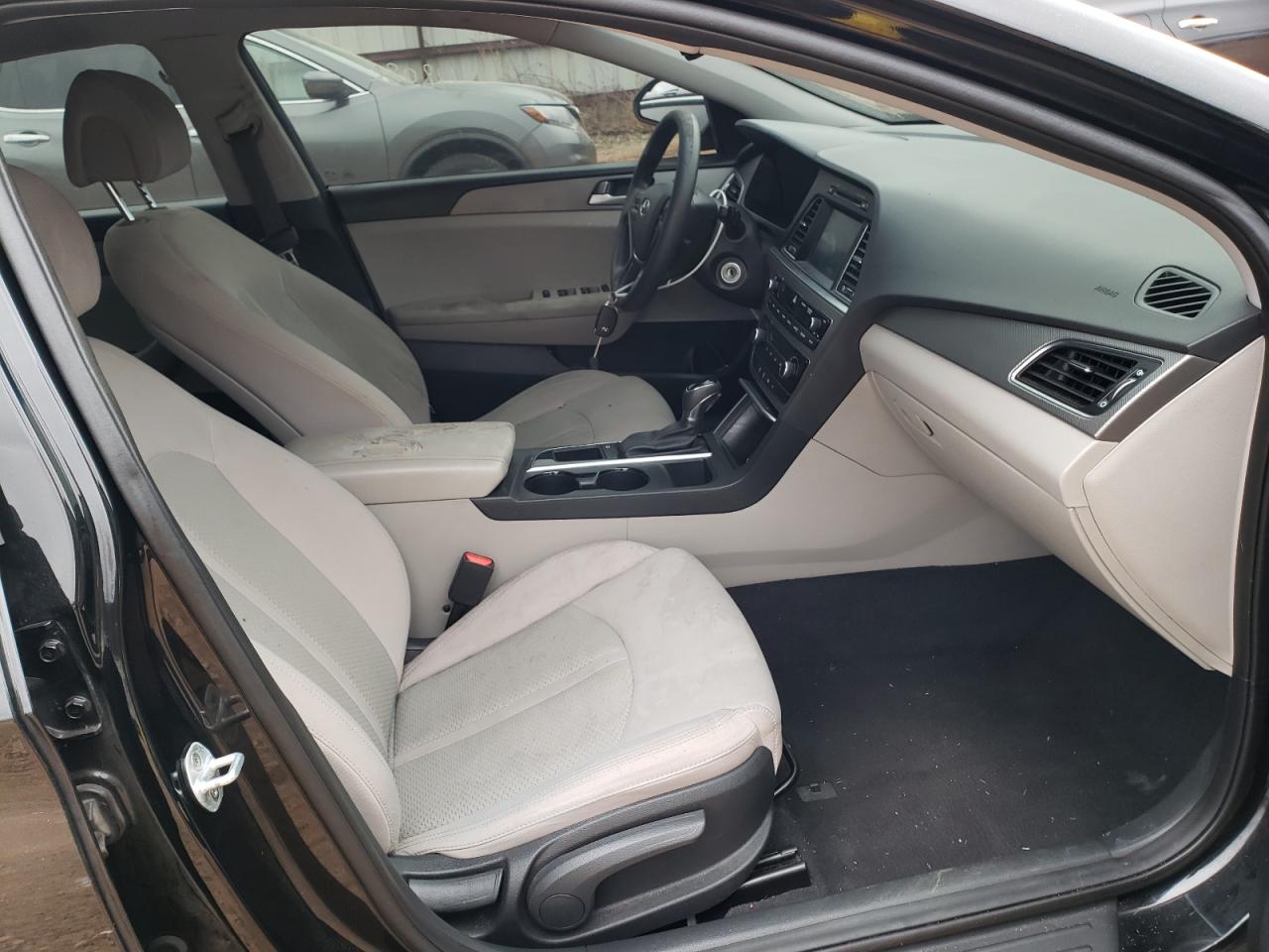 Photo 5 from auction – 2016 HYUNDAI SONATA SE with VIN 5NPE24AF2GH384838