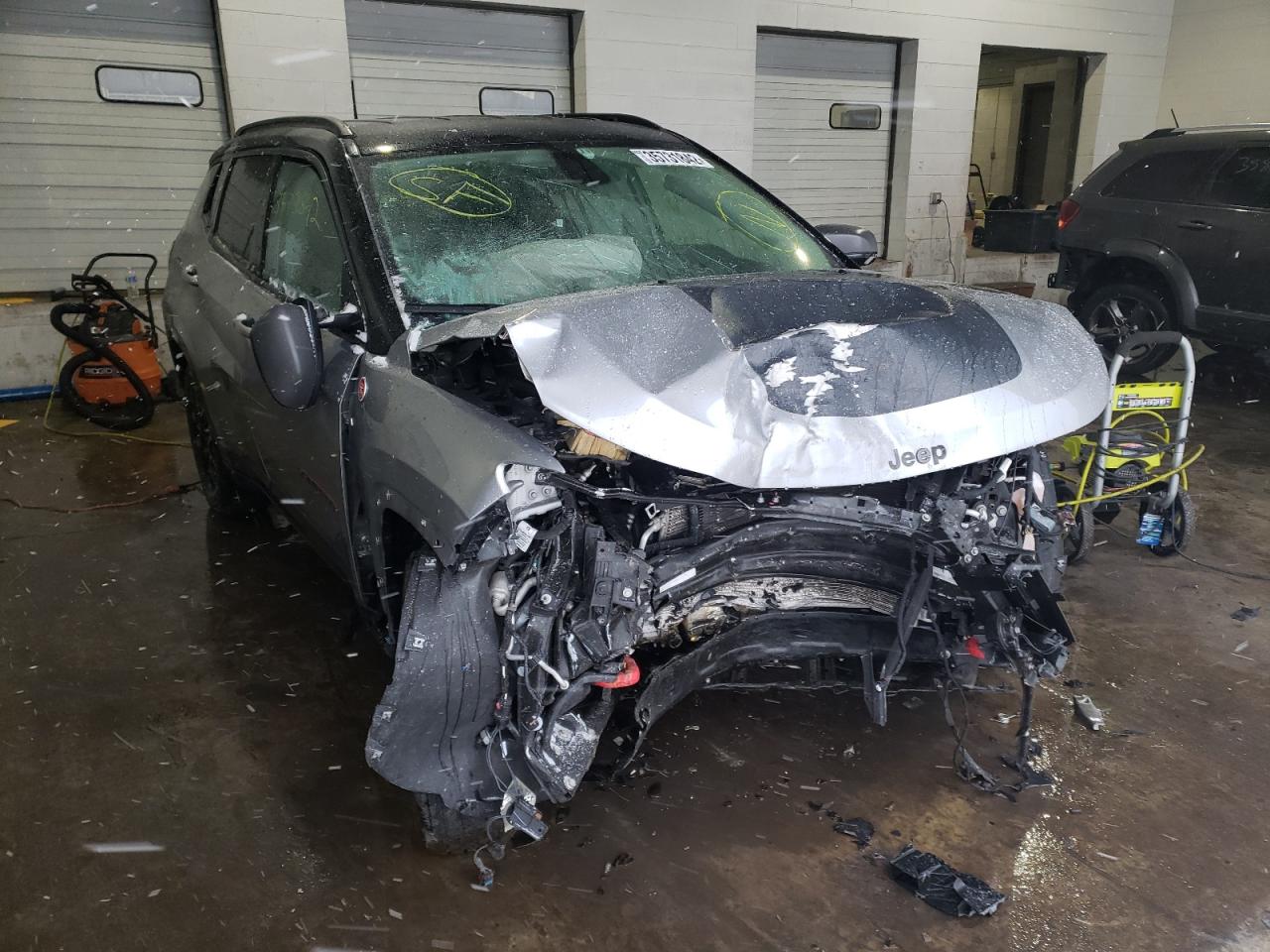 JEEP COMPASS TR 2019 with VIN 3C4NJDDB2KT722405 - Photo from auction