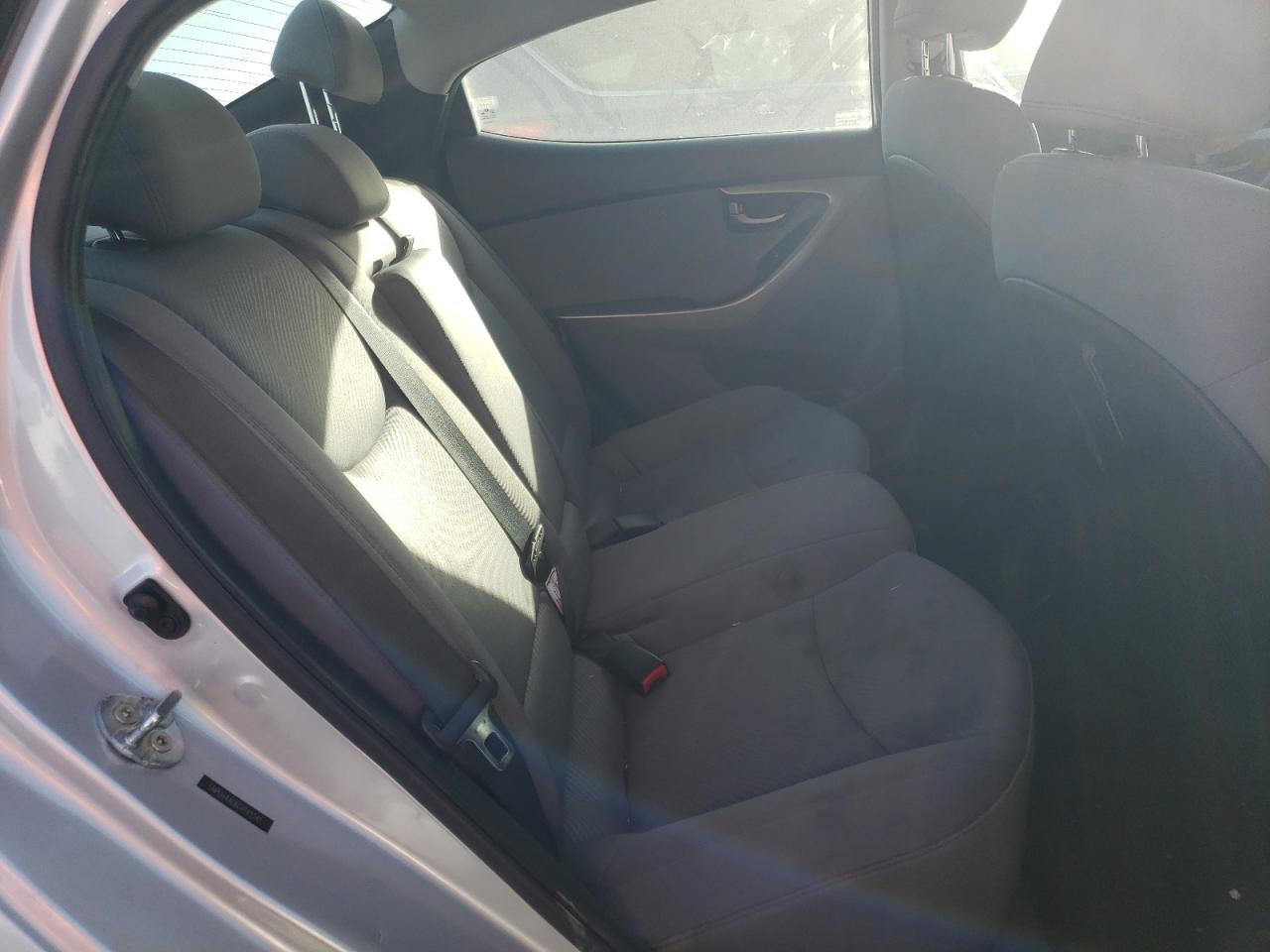 Photo 6 from auction – 2012 HYUNDAI ELANTRA GL with VIN 5NPDH4AE6CH145241