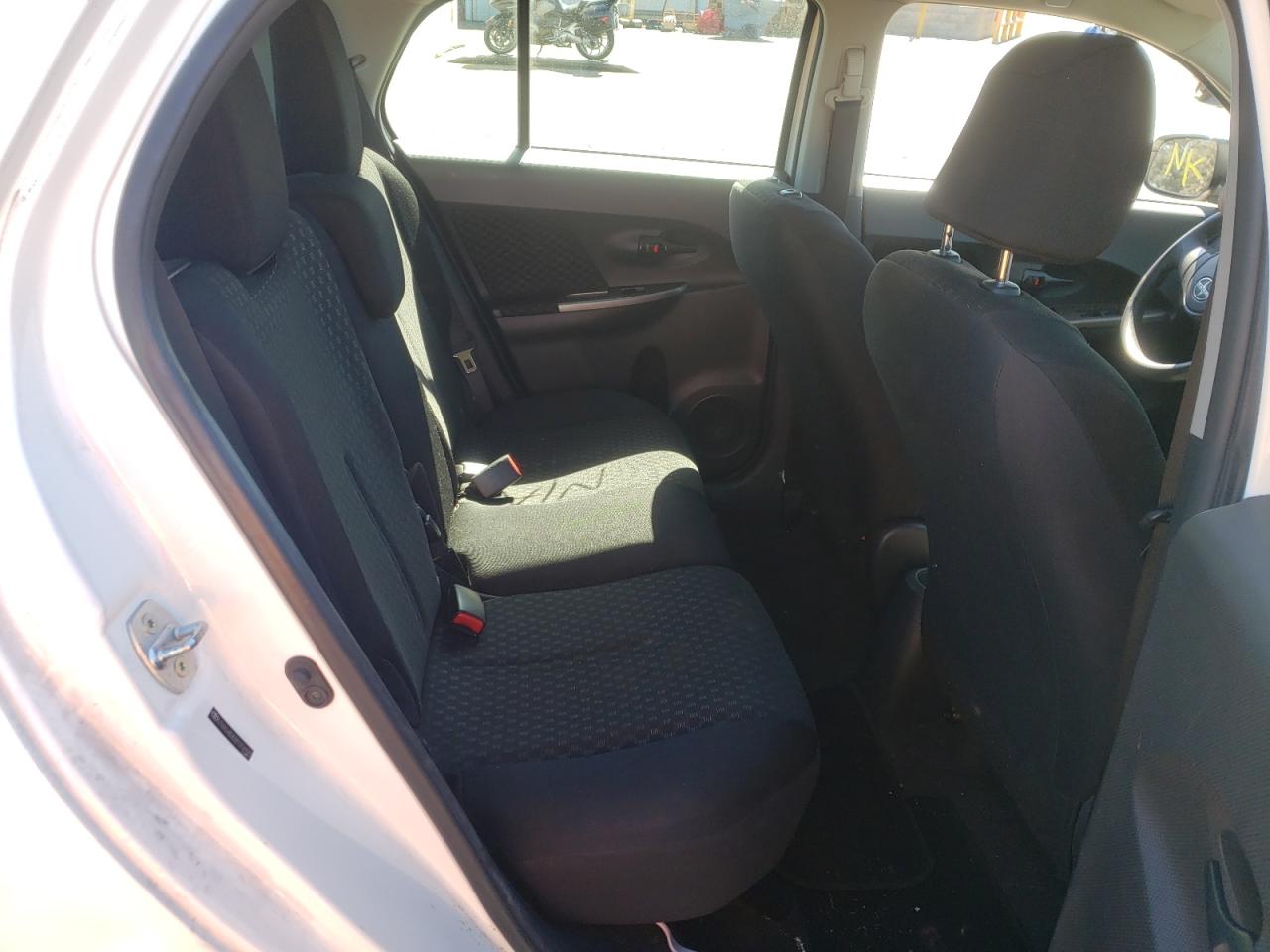 Photo 6 from auction – 2011 TOYOTA SCION XD with VIN JTKKU4B40B1014927