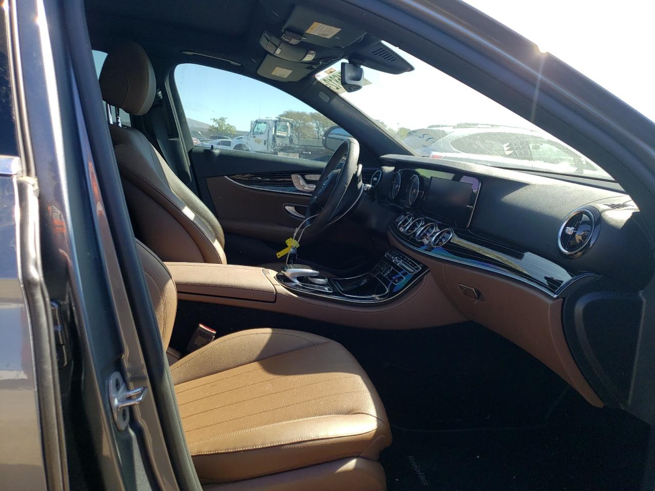 Photo 5 from auction – 2018 MERCEDES-BENZ E 300 with VIN WDDZF4JB6JA478938