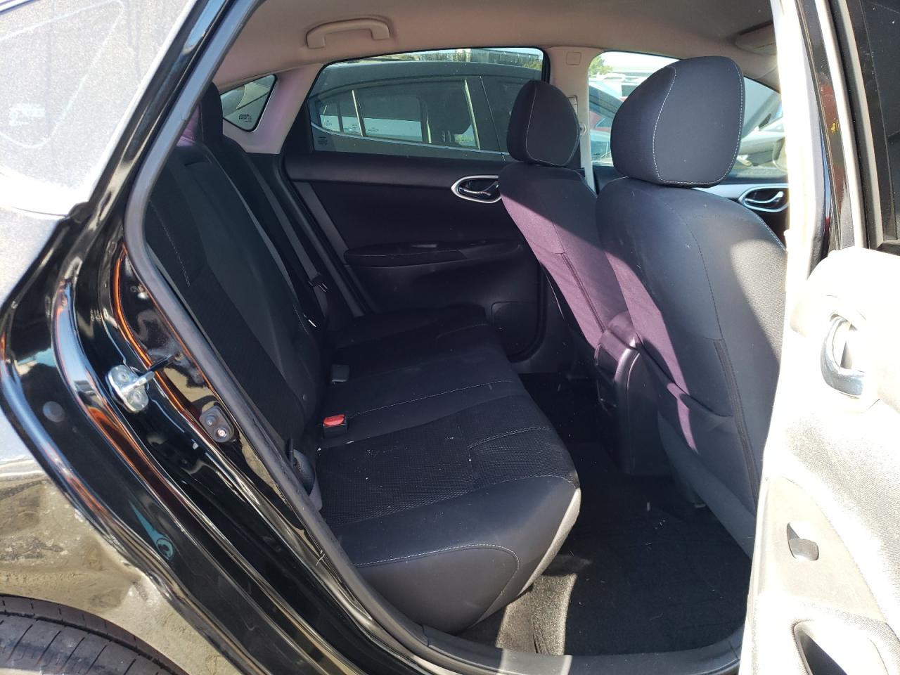 Photo 6 from auction – 2015 NISSAN SENTRA S with VIN 3N1AB7AP2FY284915