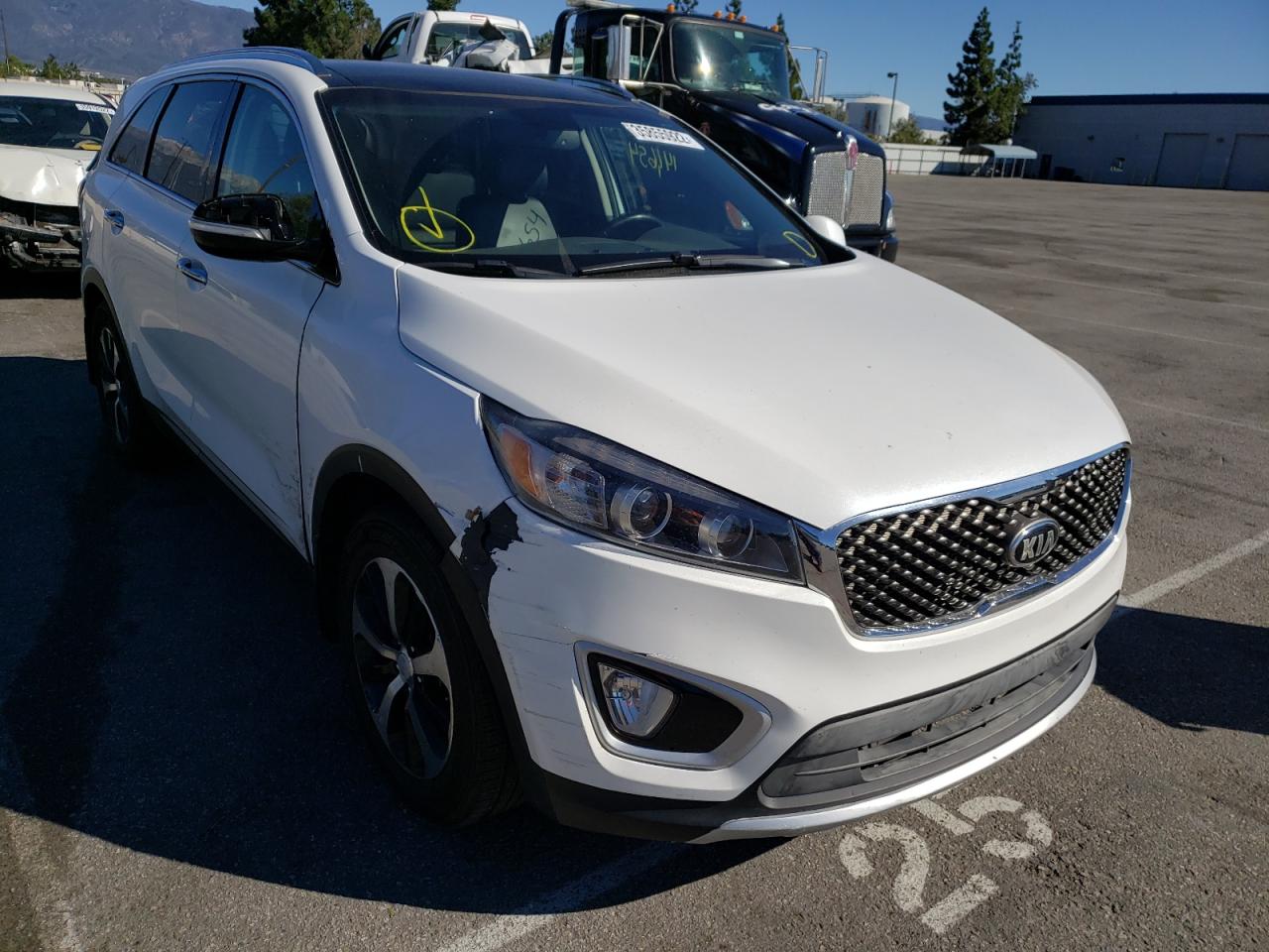 KIA SORENTO EX 2016 with VIN 5XYPH4A53GG033734 - Photo from auction