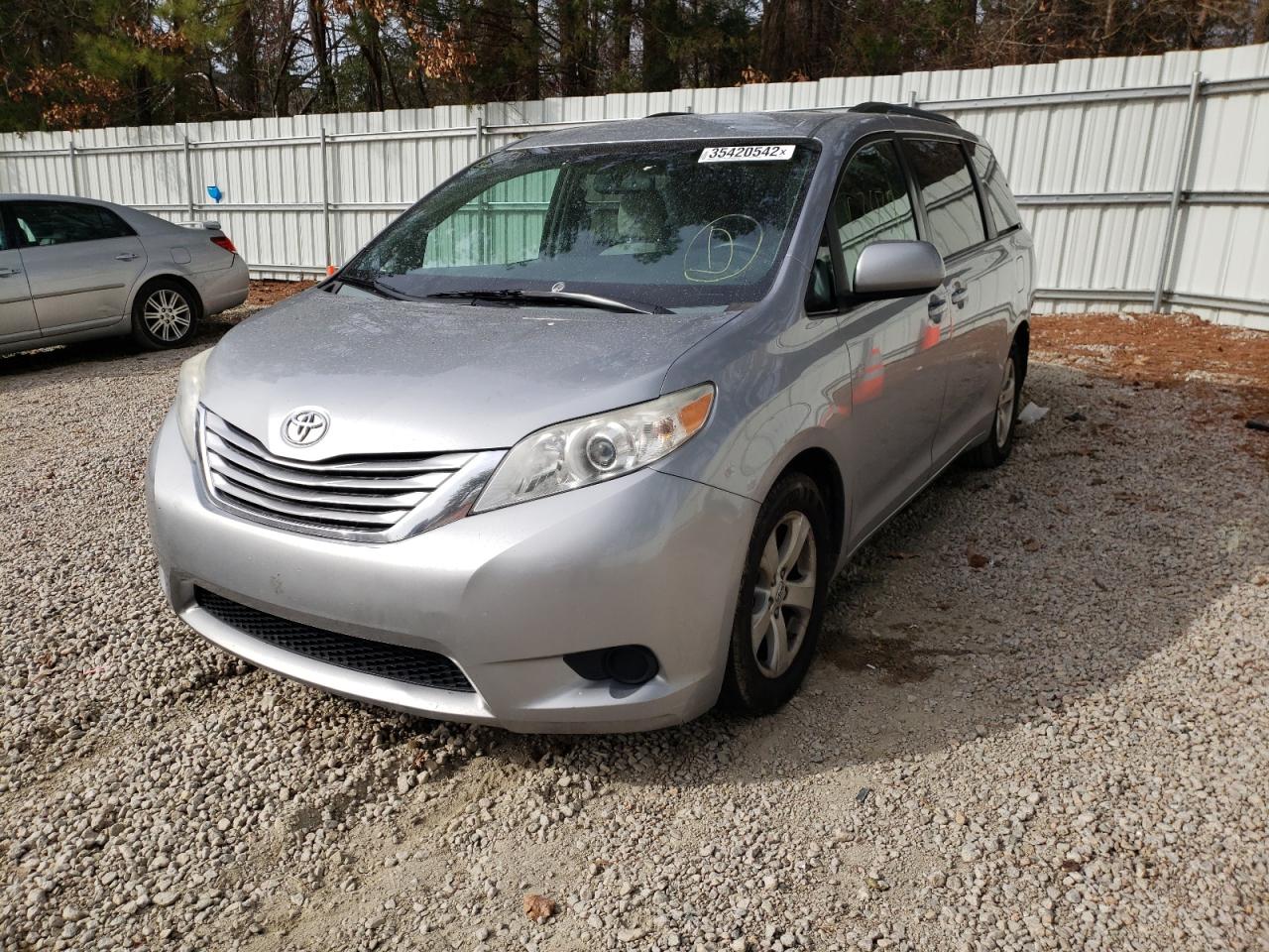 Photo 2 from auction – 2015 TOYOTA SIENNA LE with VIN 5TDKK3DC9FS584736