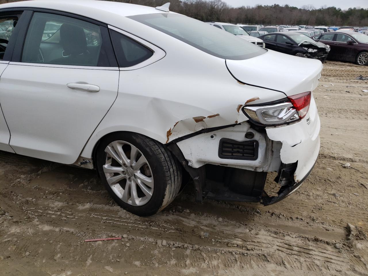 Photo 10 from auction – 2015 CHRYSLER 200 LIMITE with VIN 1C3CCCAB0FN715544
