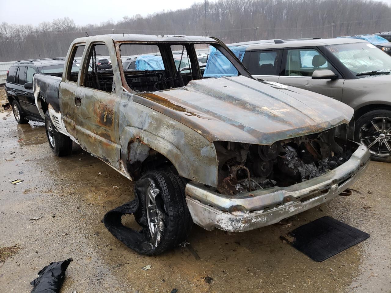 CHEVROLET SILVERADO 2004 with VIN 1GCHK291X4E150355 - Photo from auction