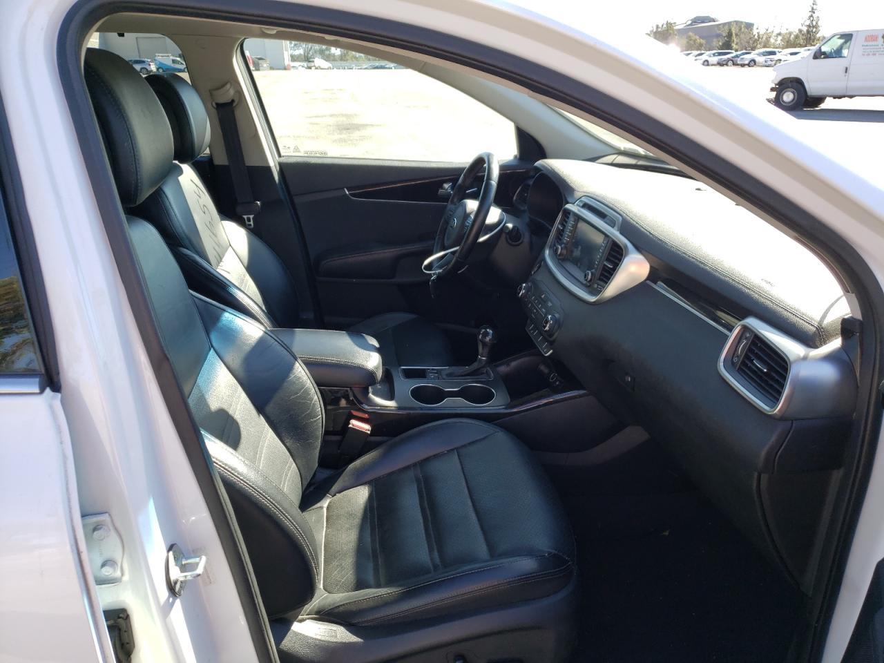 Photo 5 from auction – 2016 KIA SORENTO EX with VIN 5XYPH4A53GG033734