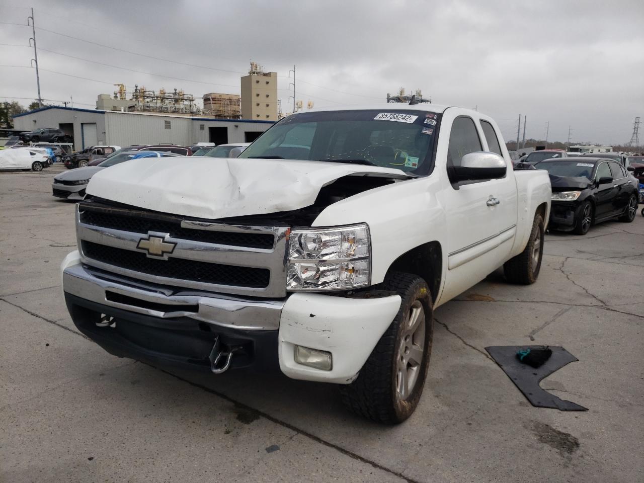 Photo 2 from auction – 2011 CHEVROLET SILVERADO with VIN 1GCRCSE05BZ115517