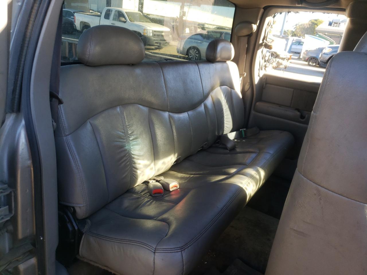 Photo 6 from auction – 2001 CHEVROLET SILVERADO with VIN 2GCEC19T411116825