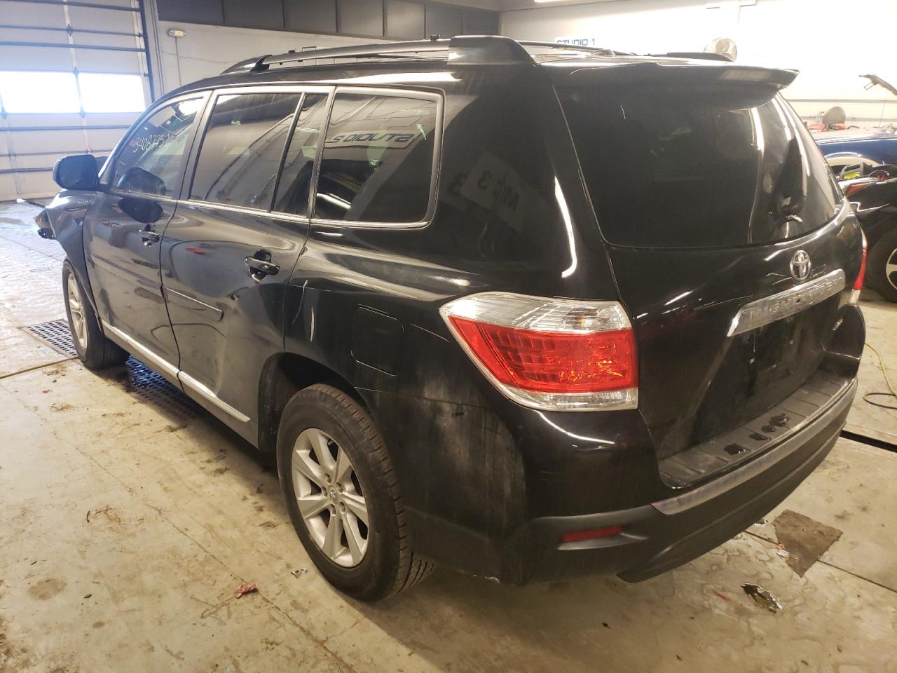 Photo 3 from auction – 2012 TOYOTA HIGHLANDER with VIN 5TDBK3EH4CS096607