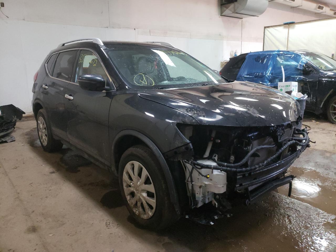 NISSAN ROGUE S 2017 with VIN JN8AT2MV4HW259620 - Photo from auction