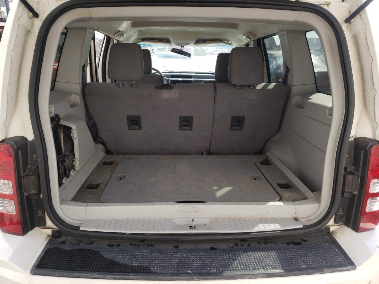 Photo 9 from auction – 2008 JEEP LIBERTY SP with VIN 1J8GP28K28W286768