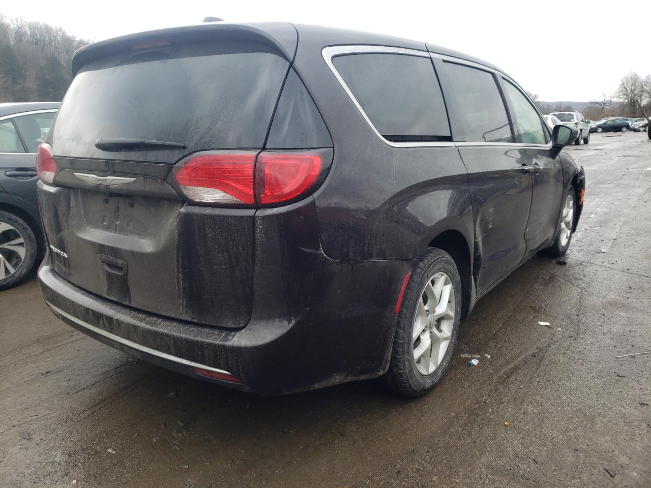 Photo 4 from auction – 2017 CHRYSLER PACIFICA T with VIN 2C4RC1BG7HR844570