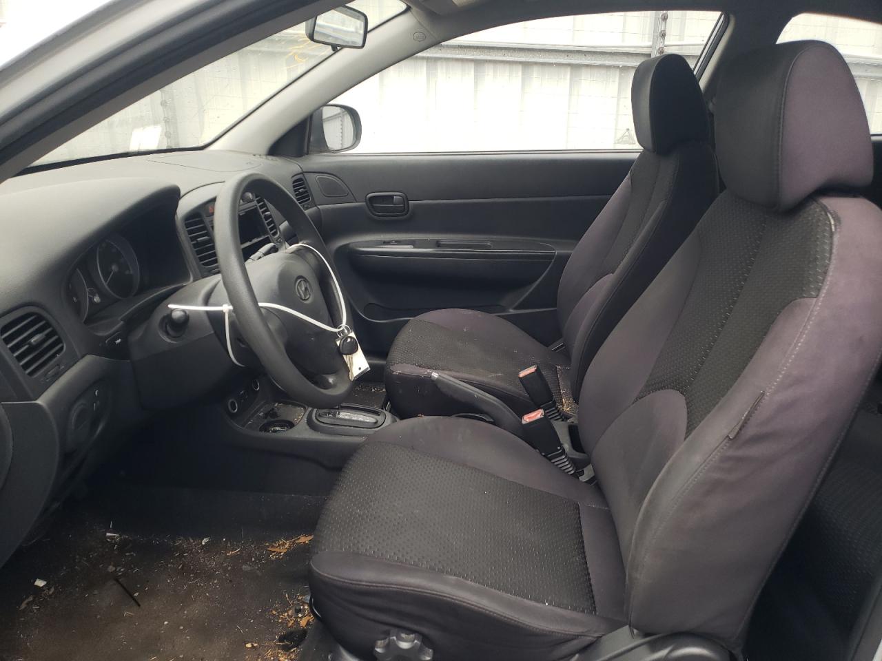 Photo 5 from auction – 2010 HYUNDAI ACCENT BLU with VIN KMHCM3AC1AU157487