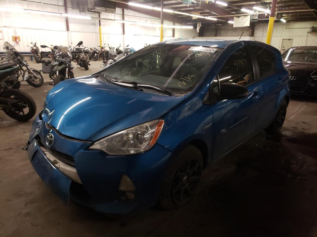 Photo 2 from auction – 2014 TOYOTA PRIUS C with VIN JTDKDTB33E1569612