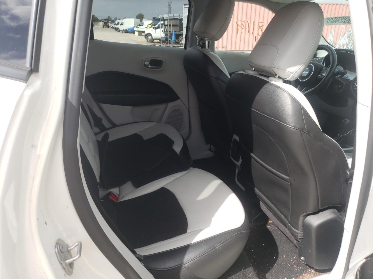 Photo 6 from auction – 2019 JEEP COMPASS LA with VIN 3C4NJCBB9KT623724