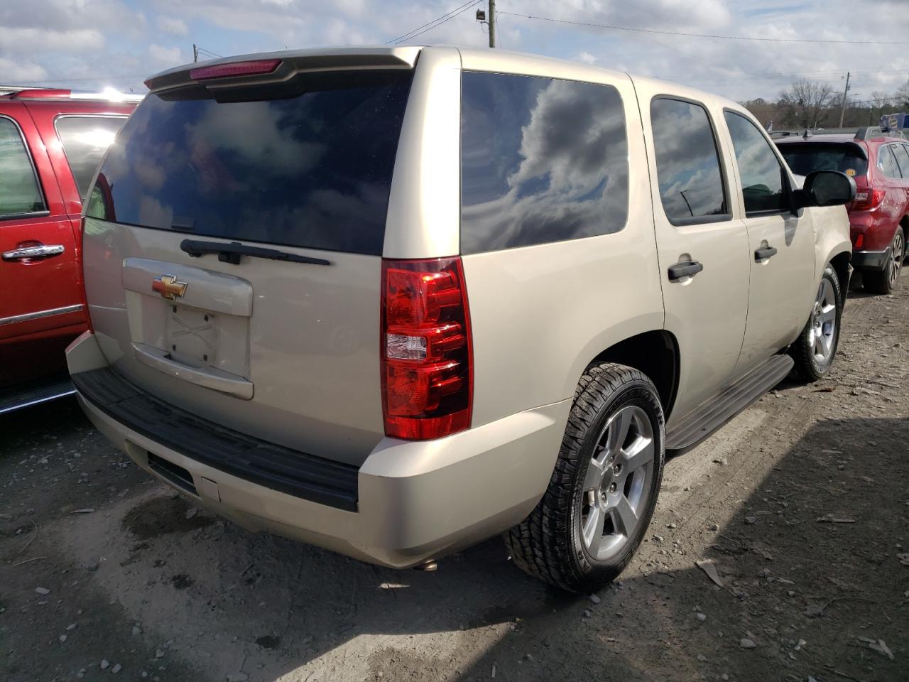 Photo 4 from auction – 2011 CHEVROLET TAHOE with VIN 1GNLC2E0XBR332607