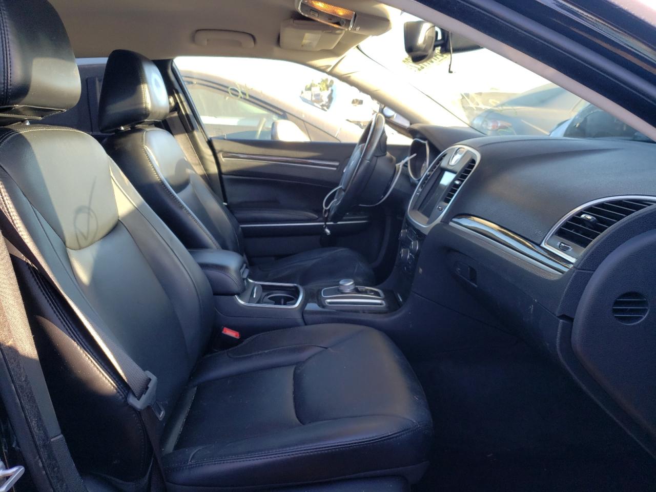 Photo 5 from auction – 2015 CHRYSLER 300 LIMITE with VIN 2C3CCAAG9FH796908