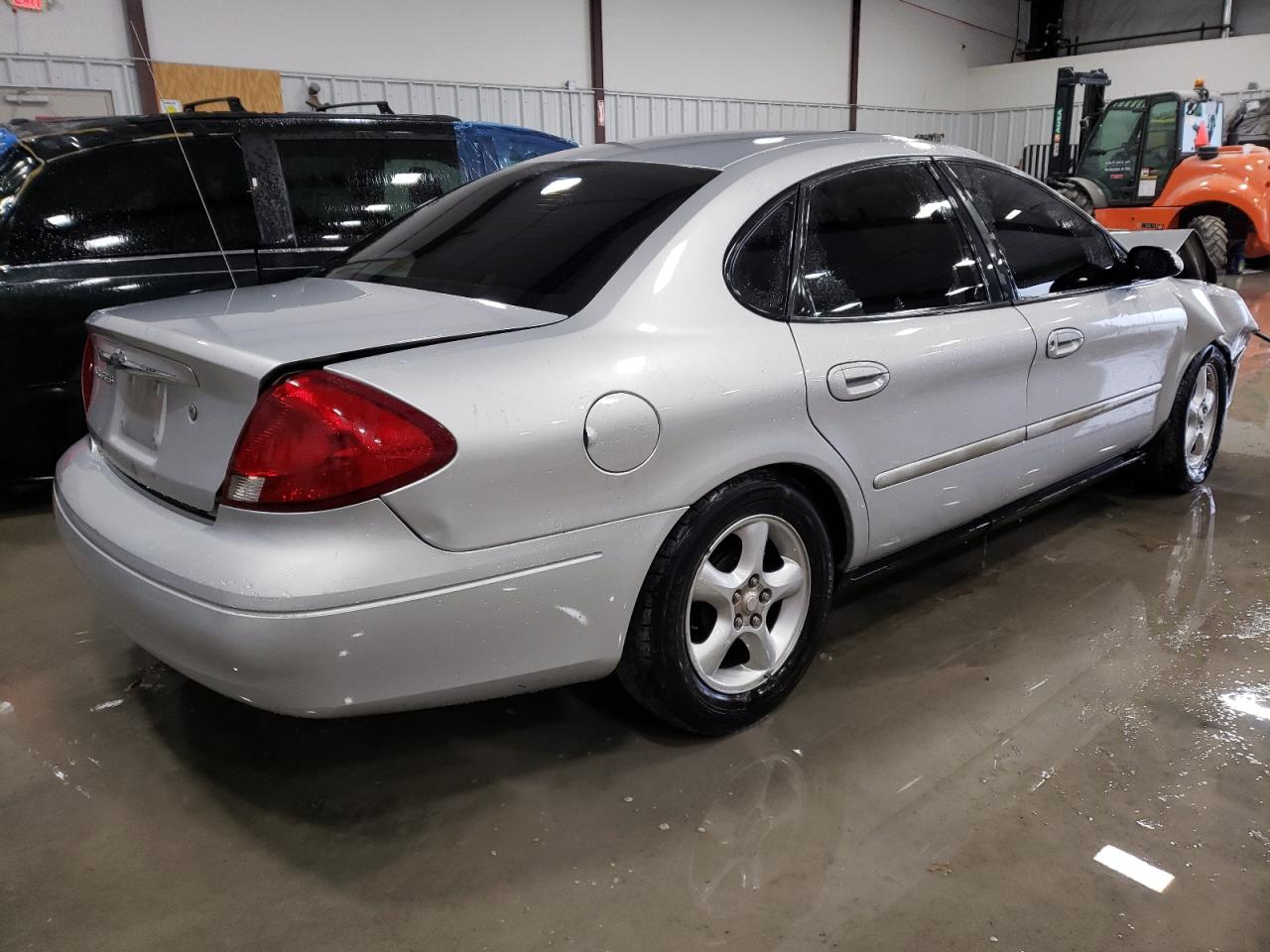 Фото 4 с аукциона – 2001 FORD TAURUS SES с VIN 1FAFP55U41A176792