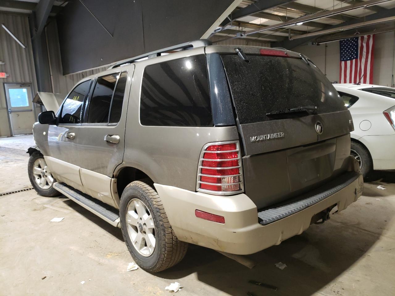 Photo 3 from auction – 2004 MERCURY MOUNTAINEE with VIN 4M2ZU86K64ZJ06953