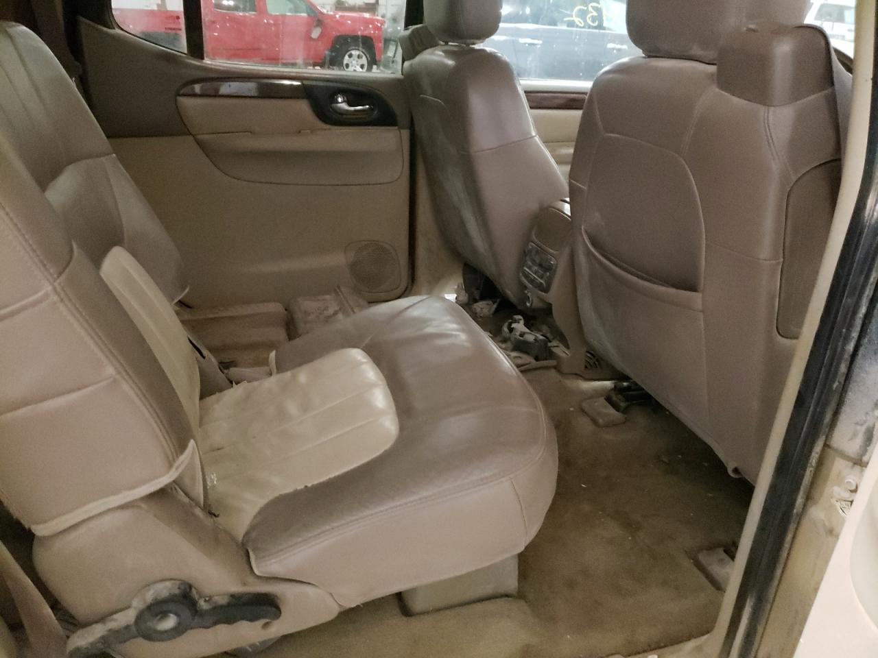 Photo 6 from auction – 2004 GMC ENVOY XL with VIN 1GKET16S946130622