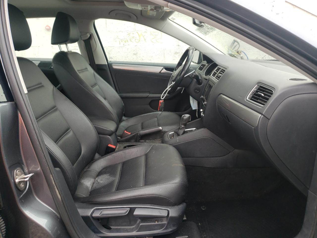 Photo 5 from auction – 2017 VOLKSWAGEN JETTA SE with VIN 3VWDB7AJ6HM352260