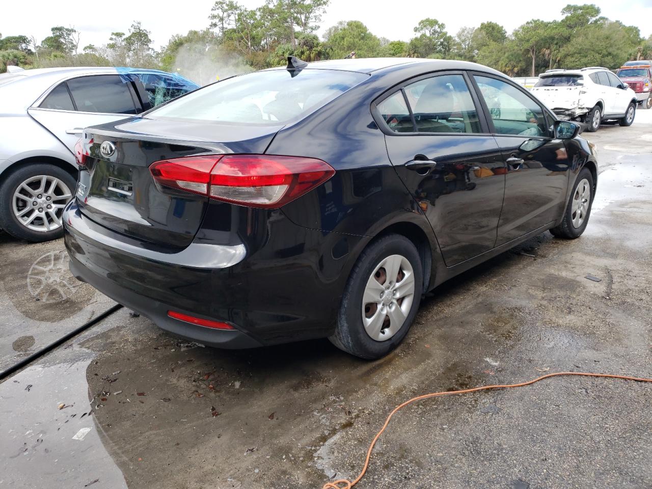 Photo 4 from auction – 2017 KIA FORTE LX with VIN 3KPFK4A70HE079759