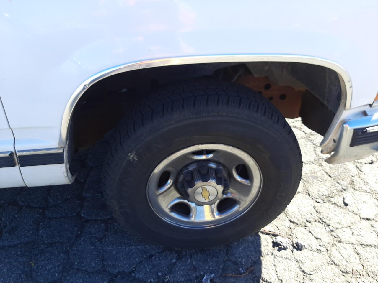 Photo 9 from auction – 1997 CHEVROLET GMT-400 C2 with VIN 1GCGC24R2VE232829
