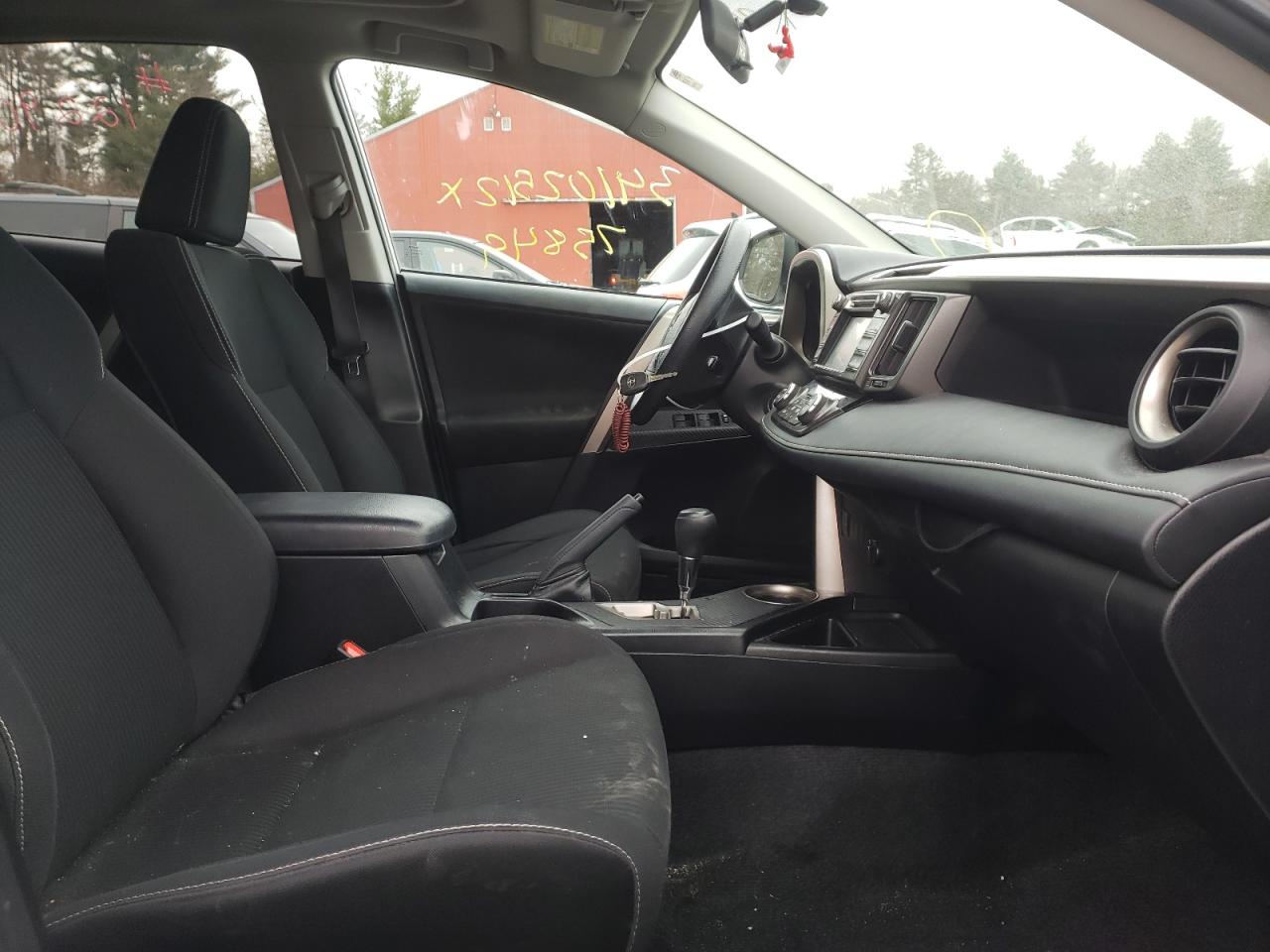 Photo 5 from auction – 2015 TOYOTA RAV4 XLE with VIN 2T3RFREV6FW371117