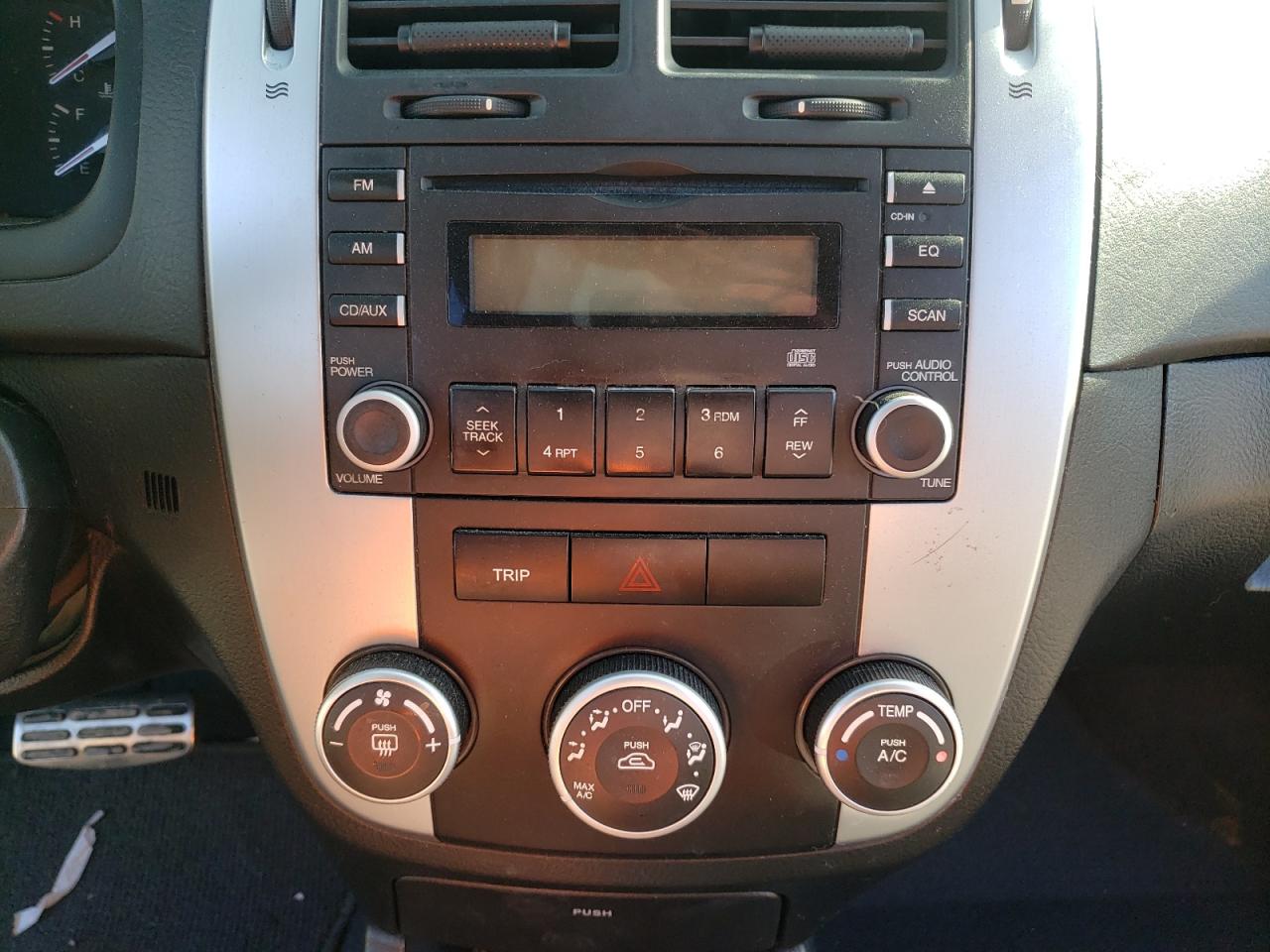 Photo 9 from auction – 2007 KIA SPECTRA5 S with VIN KNAFE162375004578