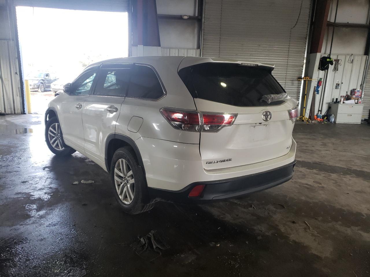 Photo 3 from auction – 2016 TOYOTA HIGHLANDER with VIN 5TDBKRFH7GS233997