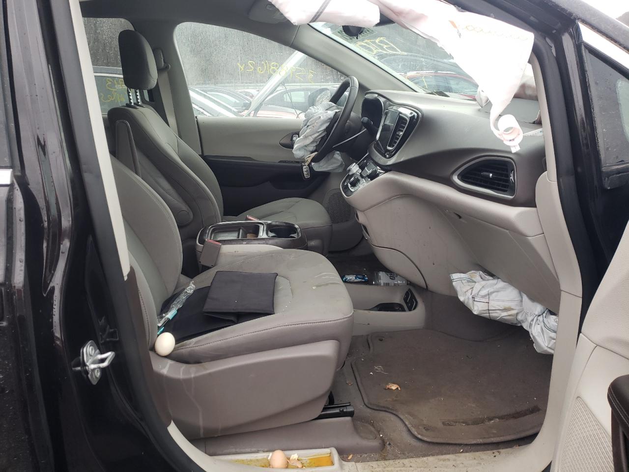 Photo 5 from auction – 2017 CHRYSLER PACIFICA T with VIN 2C4RC1BG7HR844570