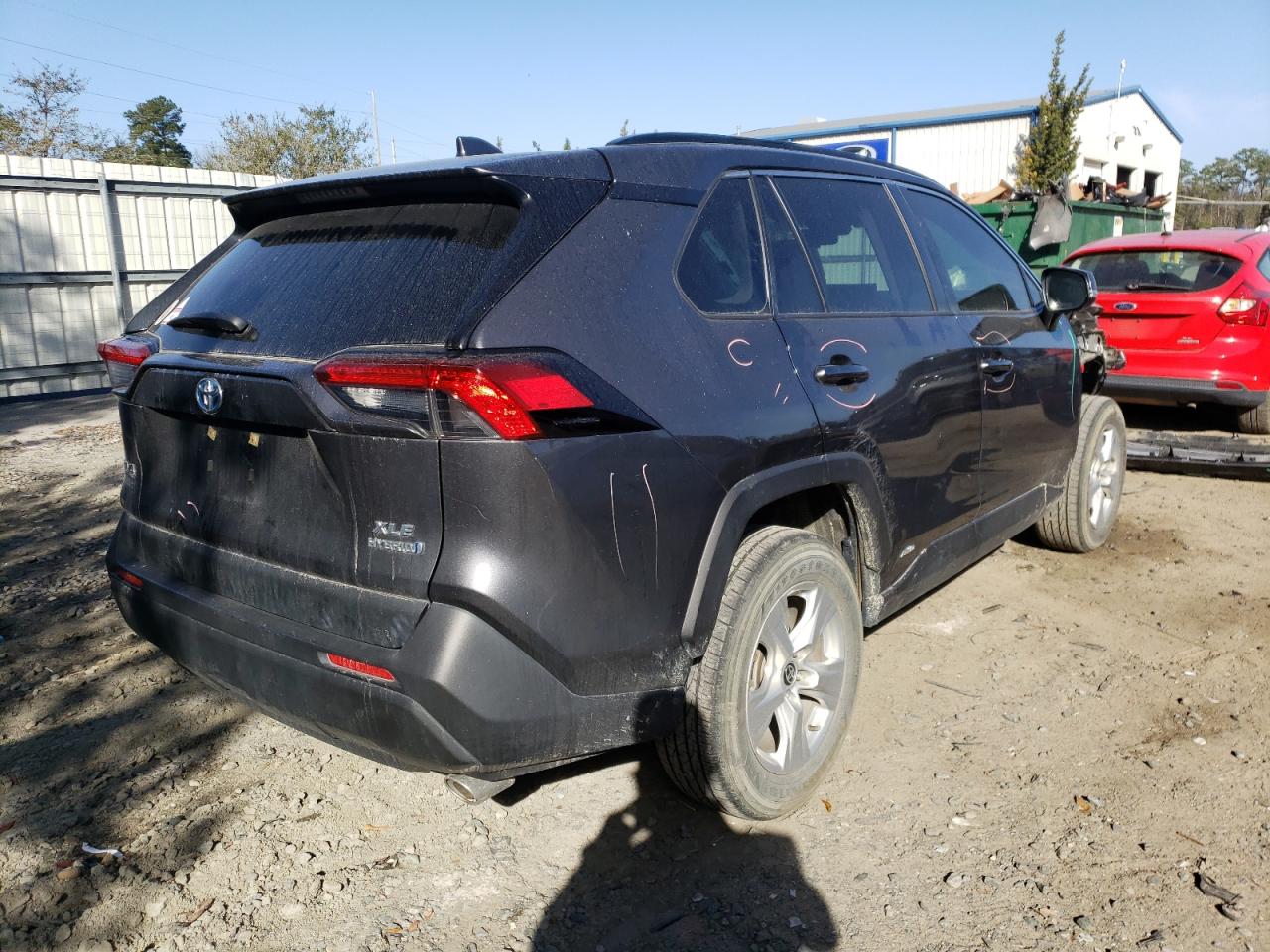Photo 4 from auction – 2020 TOYOTA RAV4 XLE with VIN JTMR6RFV4LD004367