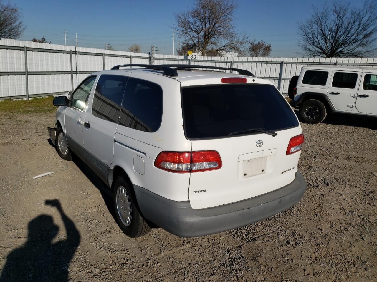 Photo 3 from auction – 2001 TOYOTA SIENNA LE with VIN 4T3ZF13C51U403616