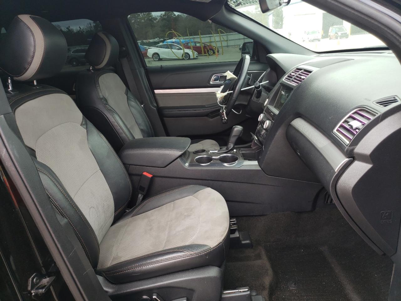 Photo 5 from auction – 2017 FORD EXPLORER X with VIN 1FM5K7D83HGE35828