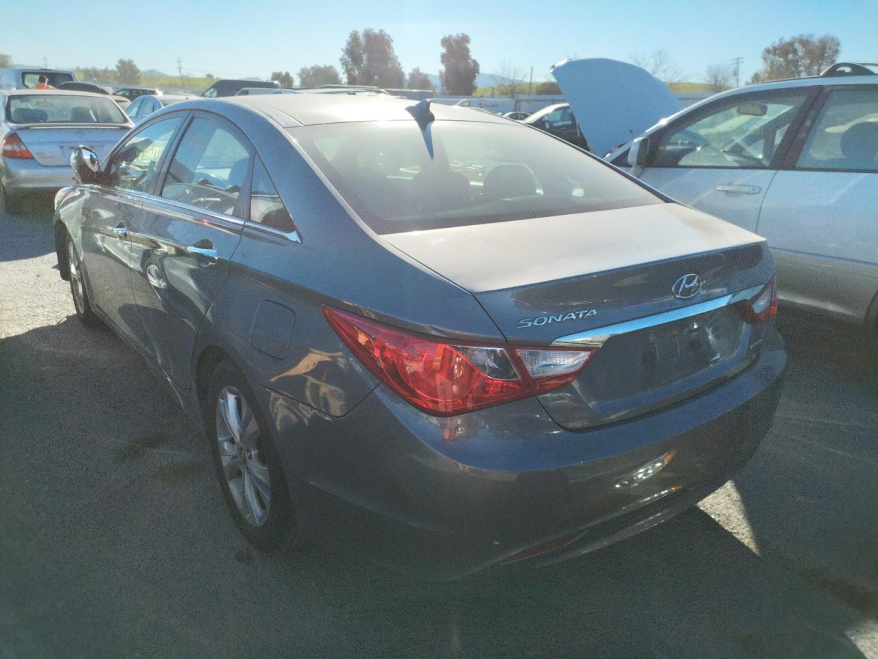 Photo 3 from auction – 2013 HYUNDAI SONATA SE with VIN 5NPEC4AC2DH648946