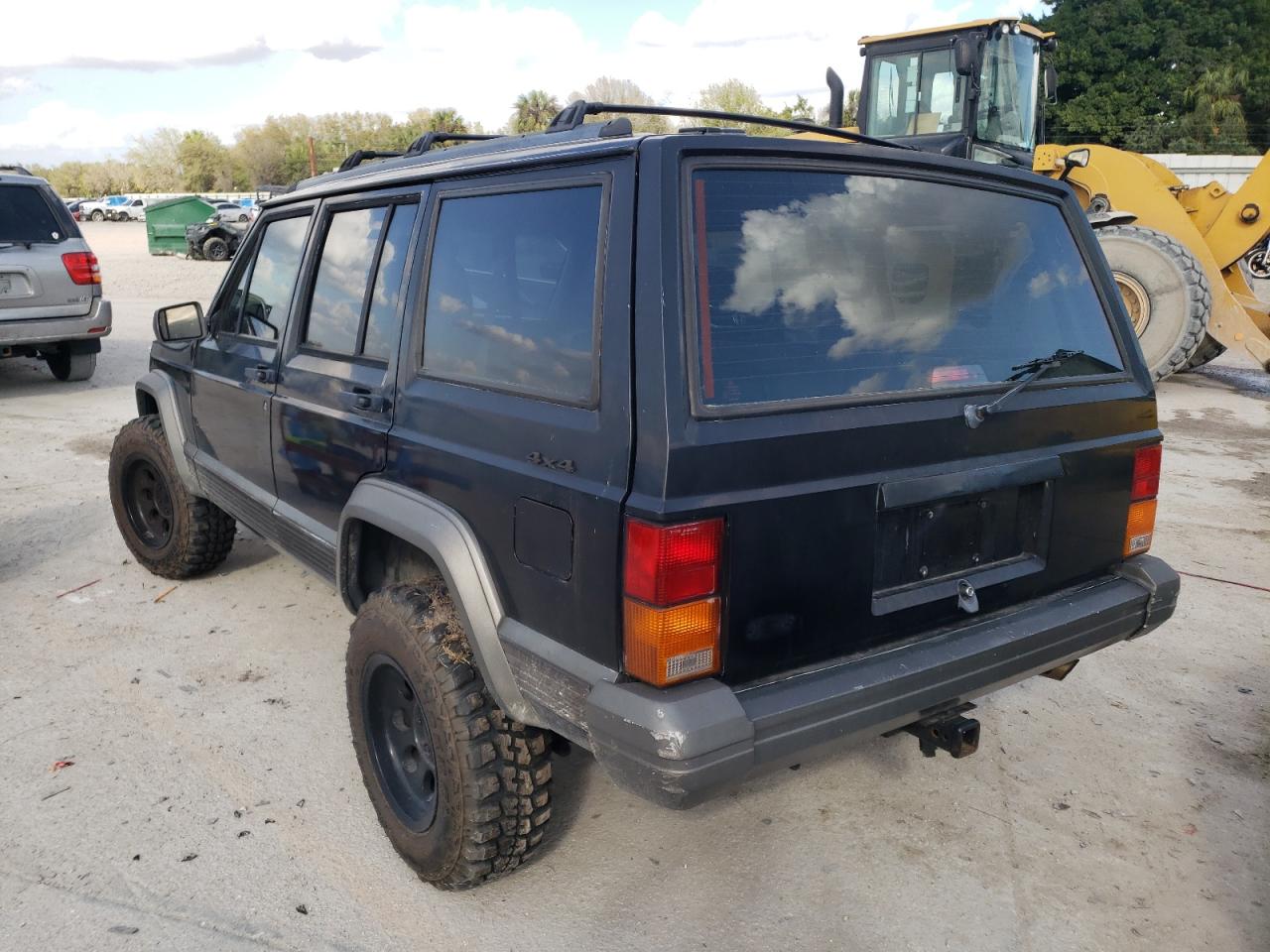 Photo 3 from auction – 1996 JEEP CHEROKEE C with VIN 1J4FJ78S4TL256483